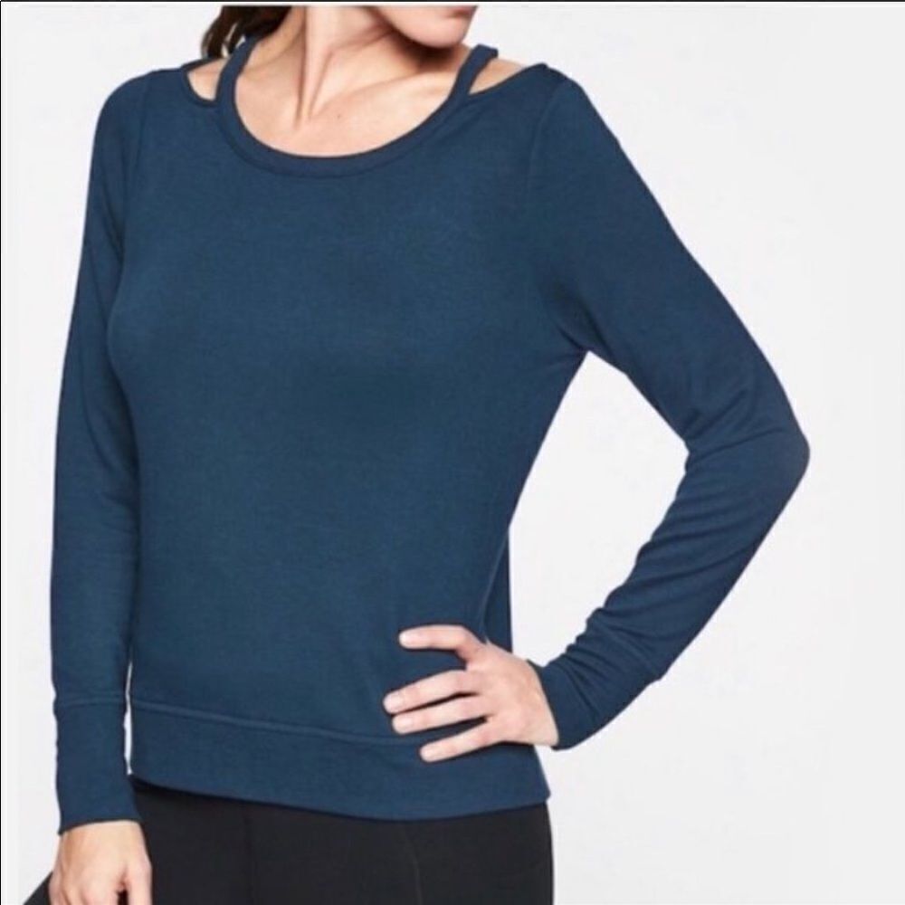 Athleta cold shoulder long sleeve shirt